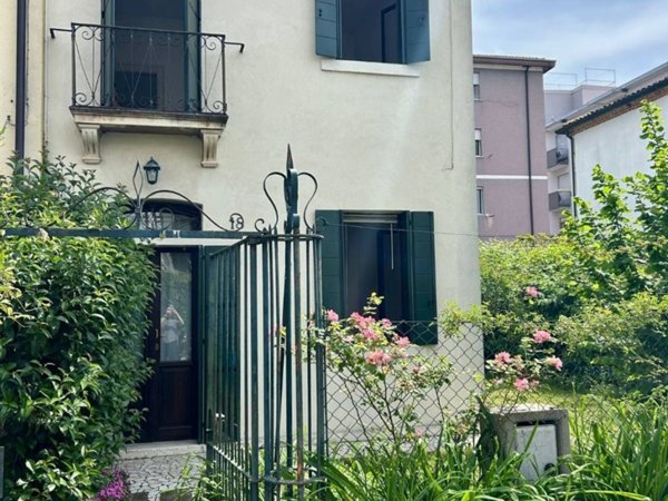 casa indipendente in vendita a Venezia in zona Marghera
