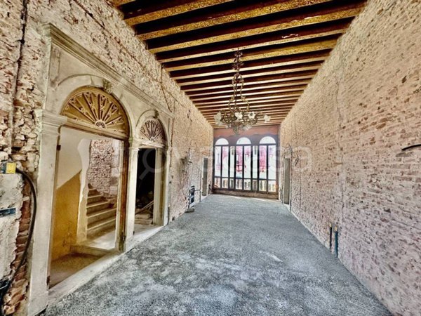 locale di sgombero in vendita a Venezia