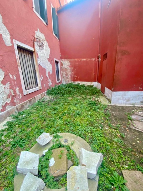 intera palazzina in vendita a Venezia