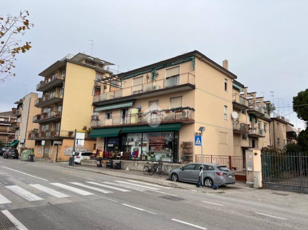 negozio in vendita a Venezia in zona Marghera
