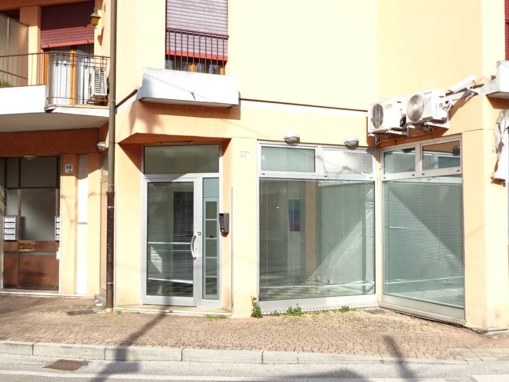 negozio in vendita a Venezia in zona Mestre