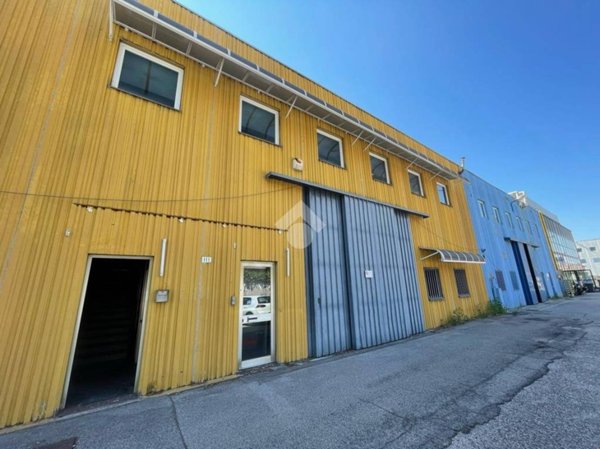 locale commerciale in vendita a Venezia in zona Mestre