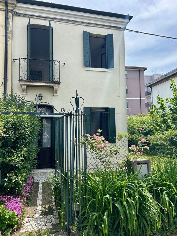casa indipendente in vendita a Venezia in zona Mestre
