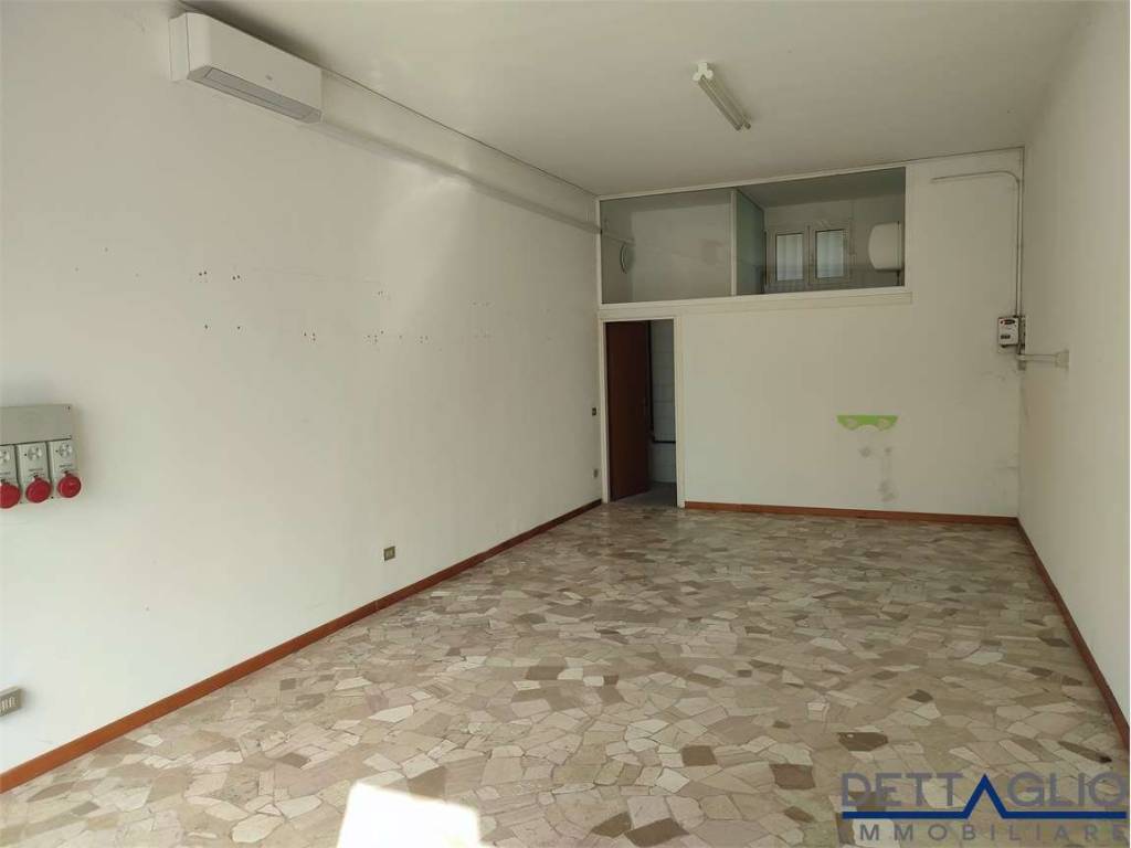 negozio in vendita a Venezia in zona Mestre