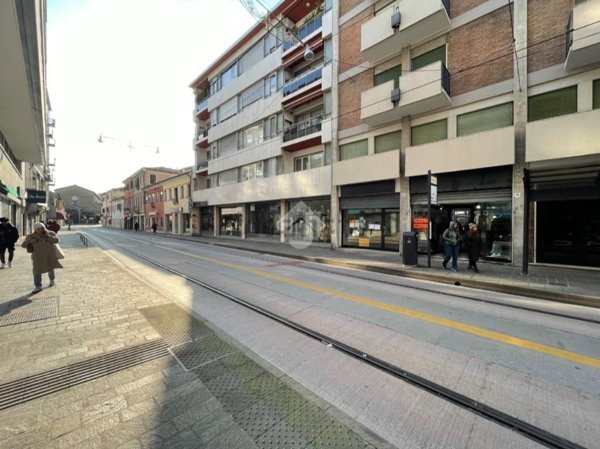 negozio in vendita a Venezia in zona Mestre