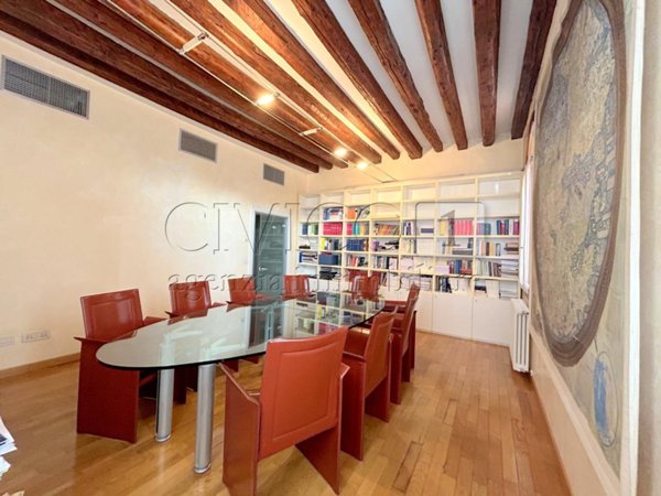 ufficio in vendita a Venezia in zona Sestiere San Polo