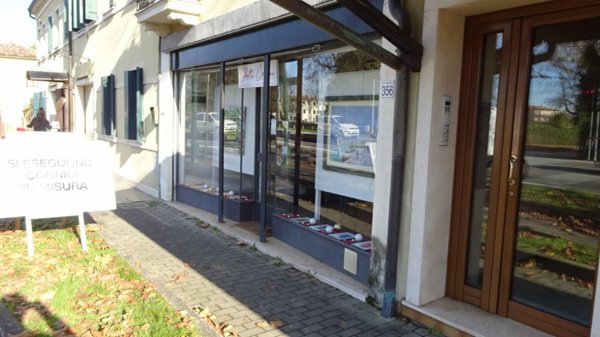 negozio in vendita a Venezia in zona Mestre