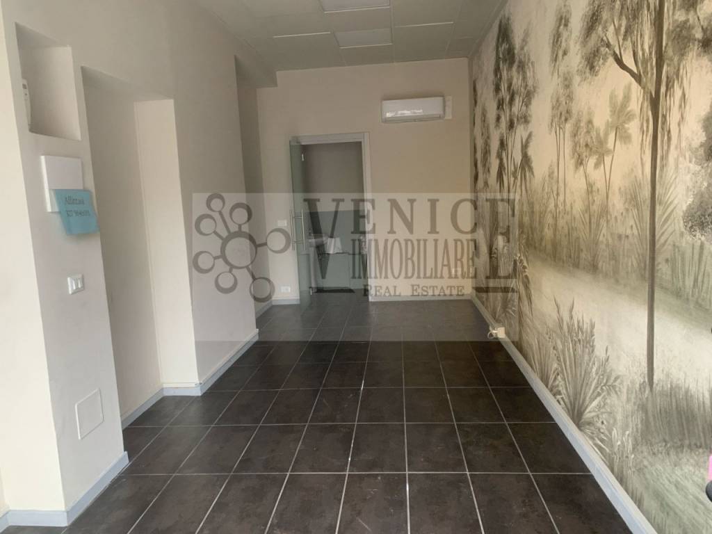 negozio in vendita a Venezia in zona Mestre