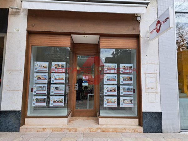 negozio in vendita a Venezia in zona Lido di Venezia