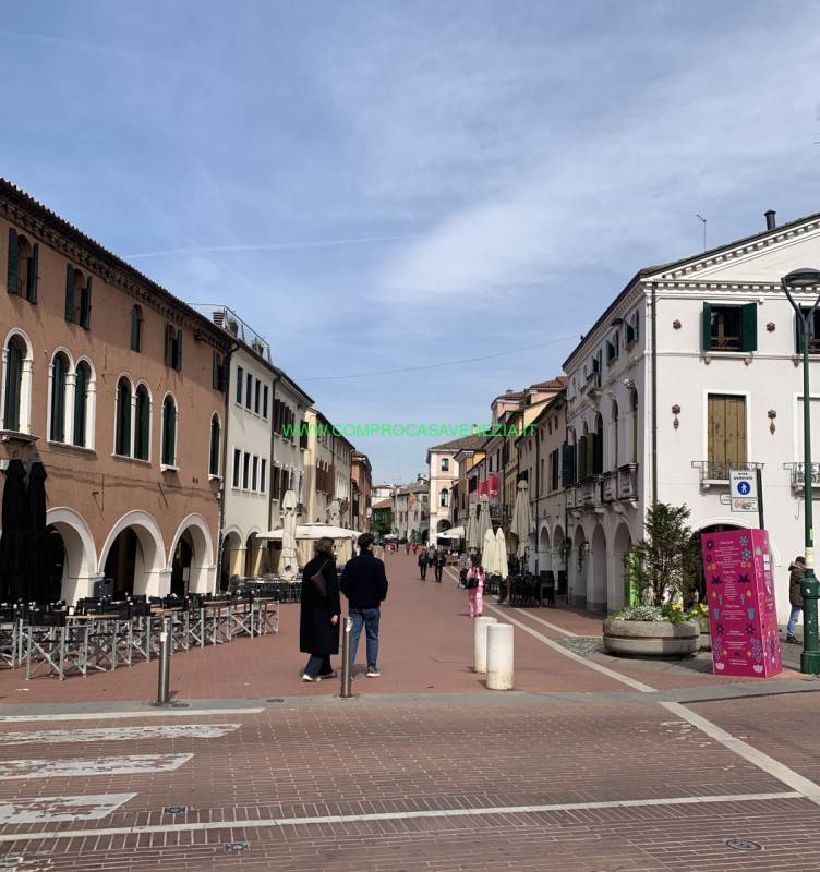 negozio in vendita a Venezia in zona Mestre