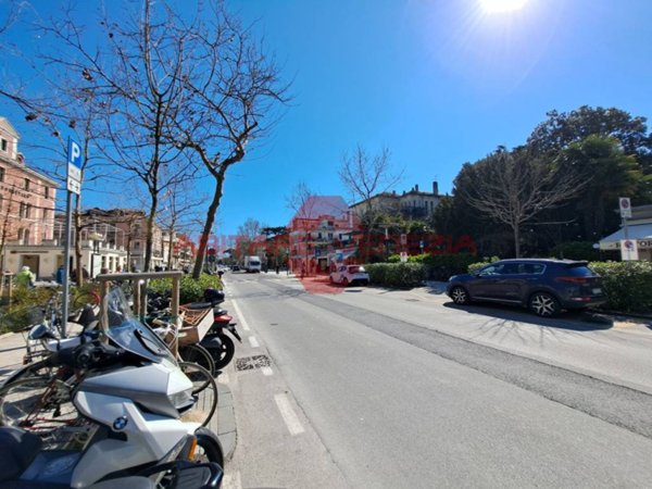 negozio in vendita a Venezia in zona Lido di Venezia