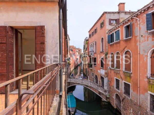 appartamento in vendita a Venezia in zona Sestiere Dorsoduro