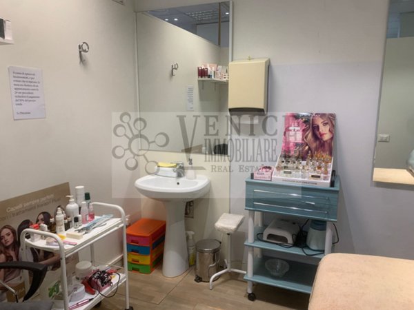 negozio in vendita a Venezia in zona Mestre