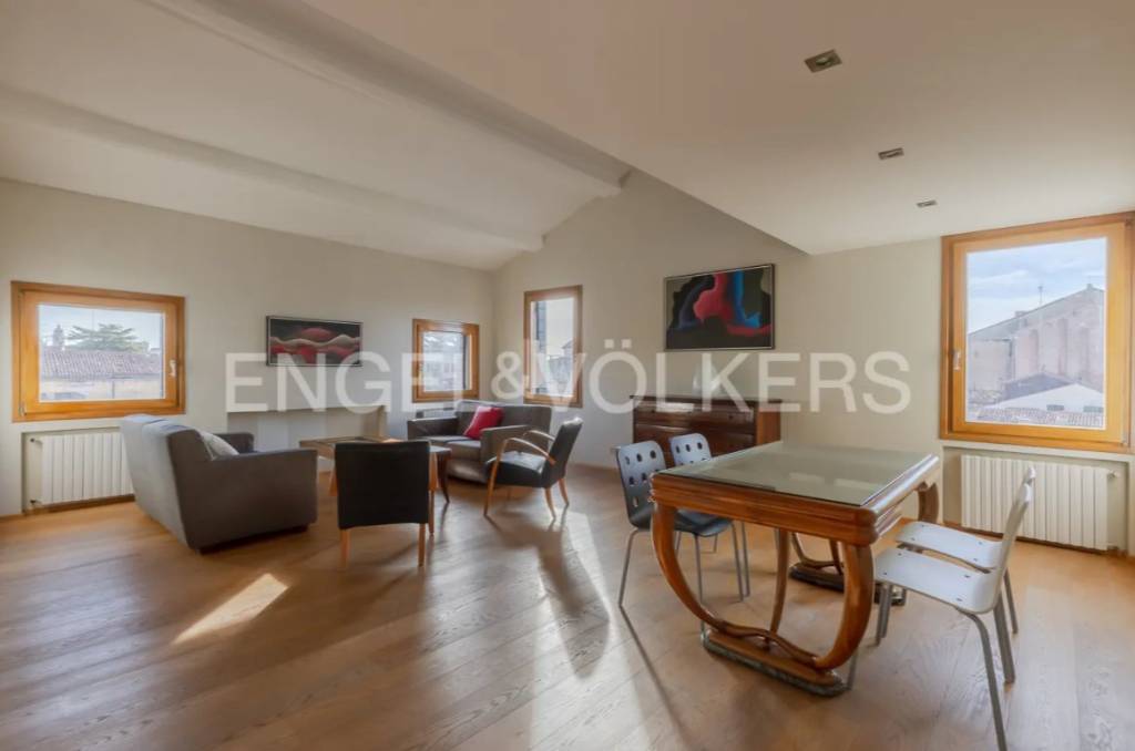 appartamento in vendita a Venezia in zona Sestiere Dorsoduro