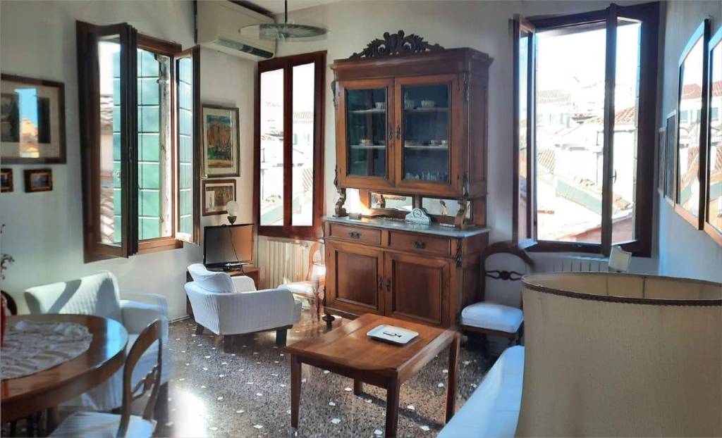 appartamento in vendita a Venezia in zona Sestiere Dorsoduro