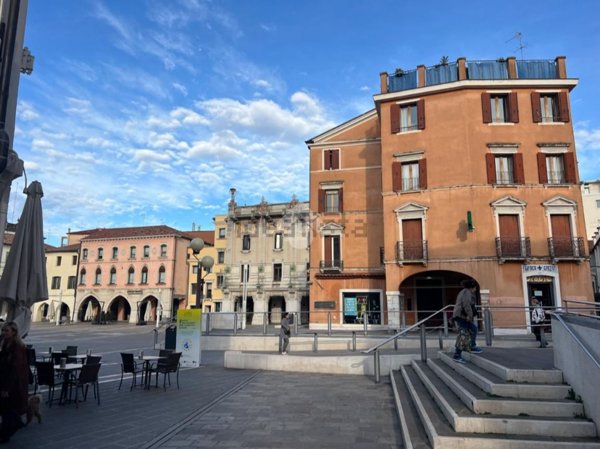 negozio in vendita a Venezia in zona Mestre
