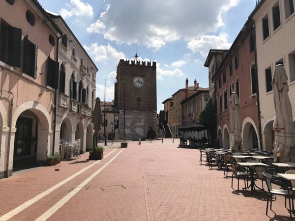 negozio in vendita a Venezia in zona Marghera