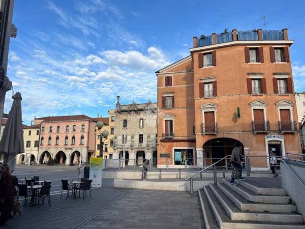 negozio in vendita a Venezia in zona Marghera