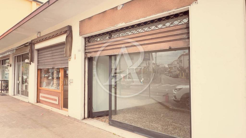 negozio in vendita a Venezia in zona Mestre
