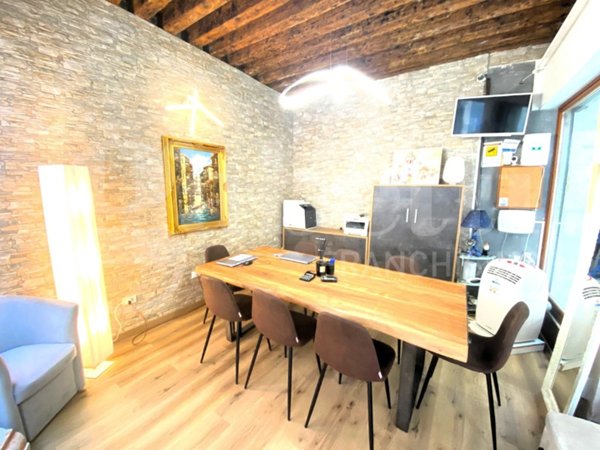 negozio in vendita a Venezia in zona Sestiere San Polo