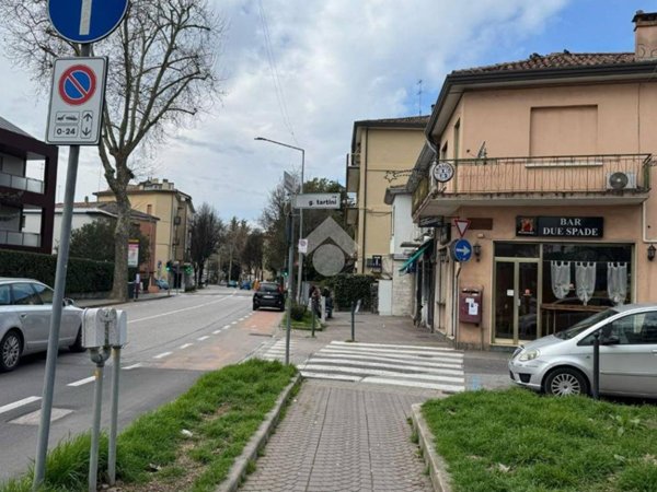 negozio in vendita a Venezia in zona Marghera