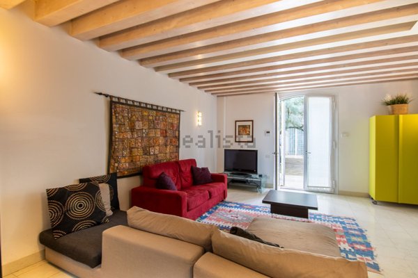 esavano in vendita a Venezia in zona Sestiere Santa Croce