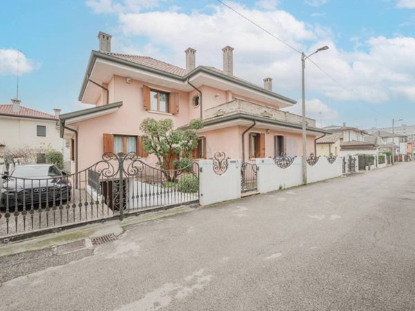 casa indipendente in vendita a Venezia in zona Mestre