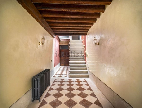 appartamento in vendita a Venezia in zona Sestiere Dorsoduro