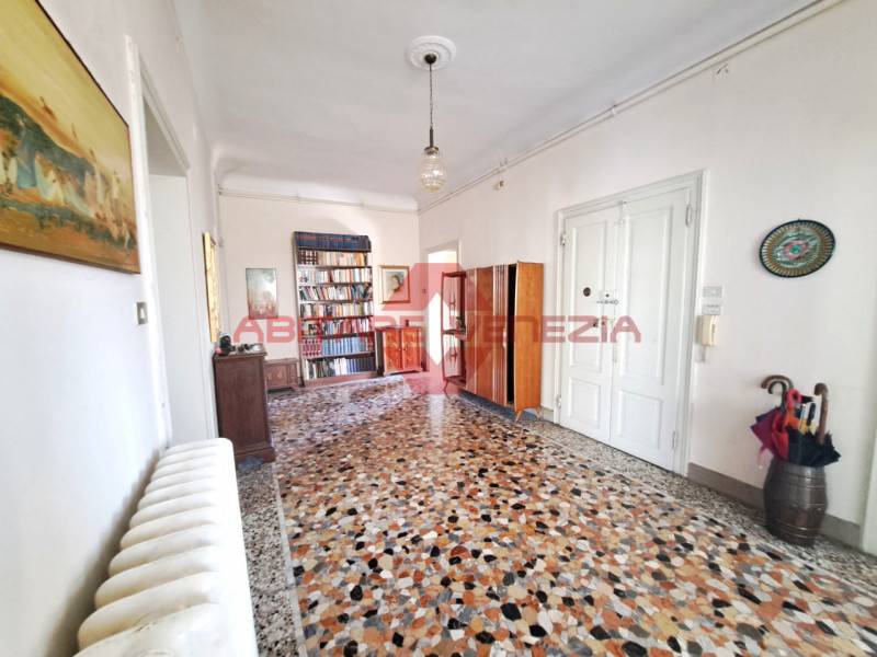 appartamento in vendita a Venezia in zona Lido di Venezia