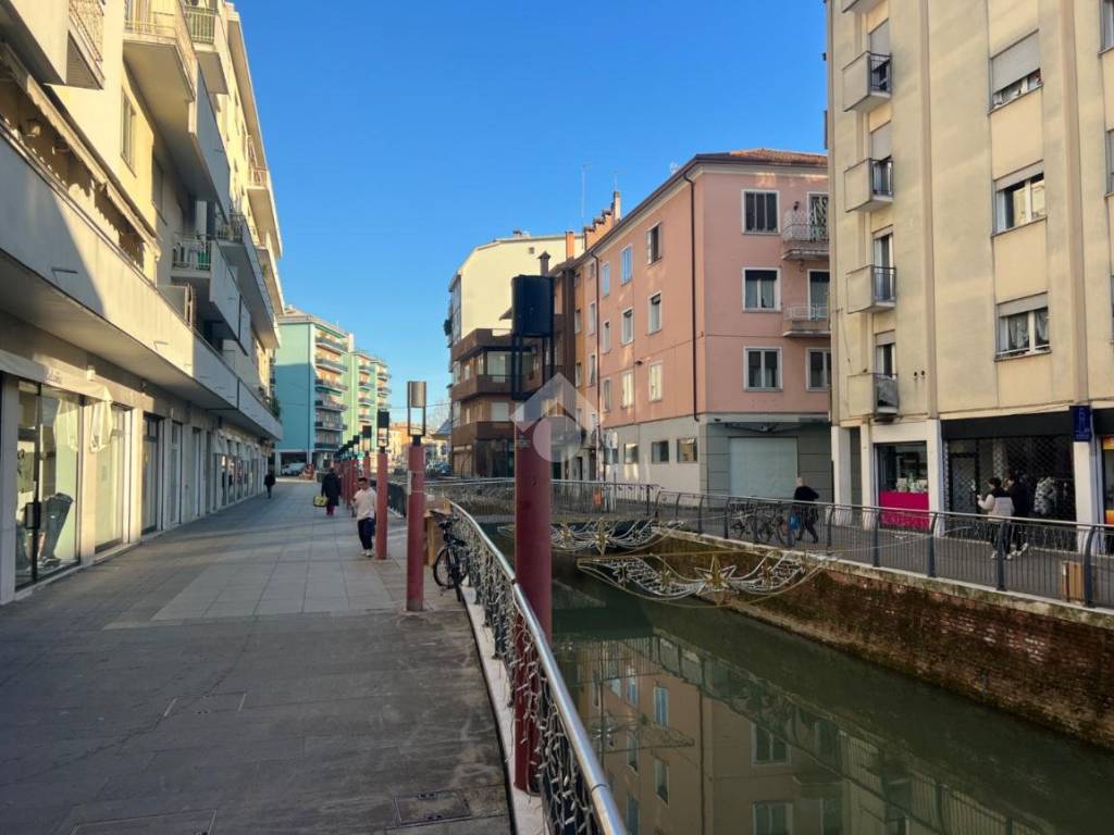 negozio in vendita a Venezia in zona Mestre
