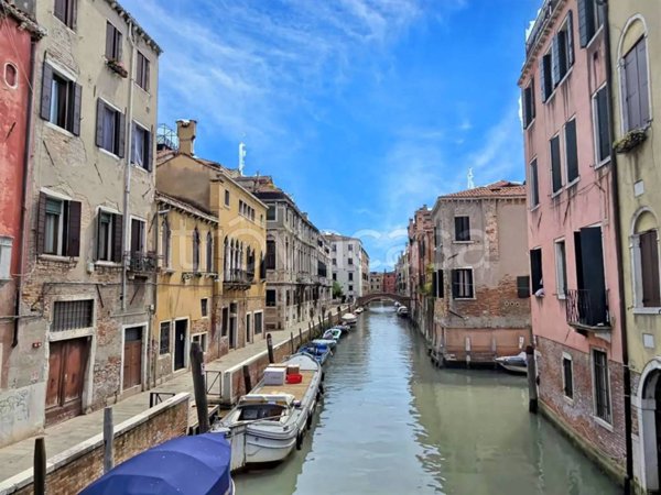 casa indipendente in vendita a Venezia in zona Sestiere Santa Croce
