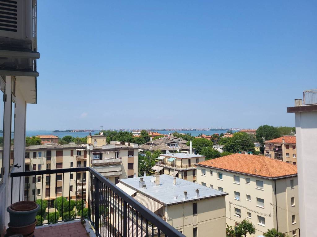 appartamento in vendita a Venezia in zona Lido di Venezia