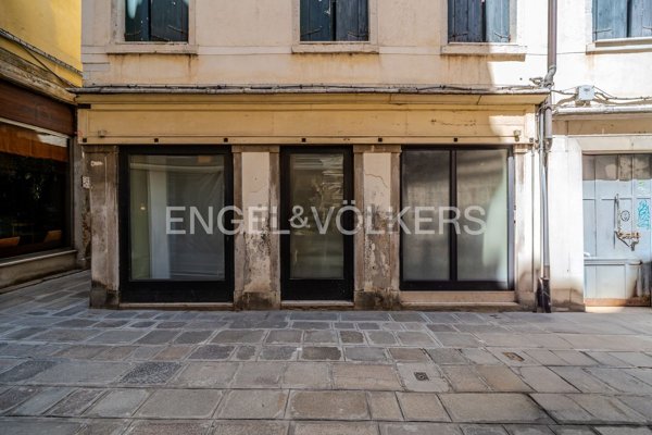 negozio in vendita a Venezia in zona Sestiere Santa Croce
