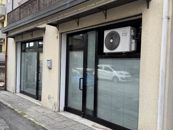 negozio in vendita a Venezia in zona Zelarino