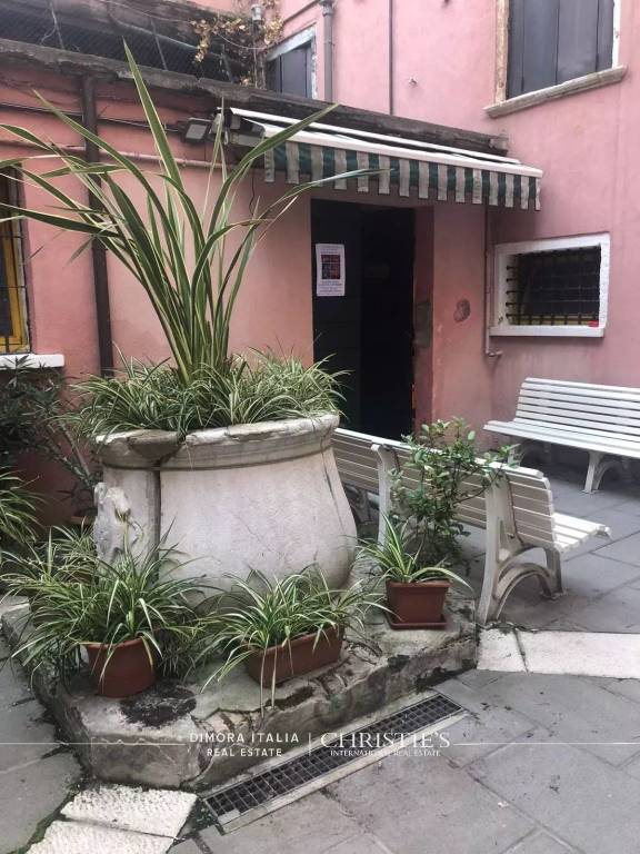 locale commerciale in vendita a Venezia in zona Sestiere Castello