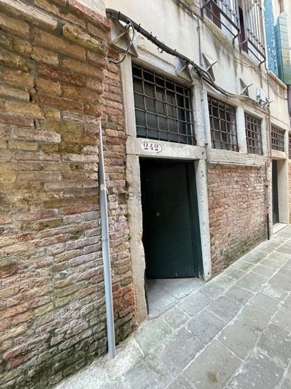locale di sgombero in vendita a Venezia in zona Sestiere Dorsoduro
