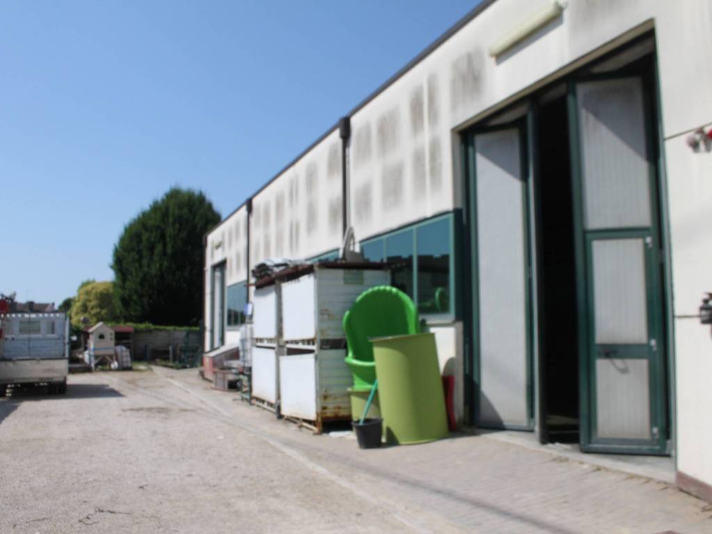 locale commerciale in vendita a Venezia in zona Favaro Veneto