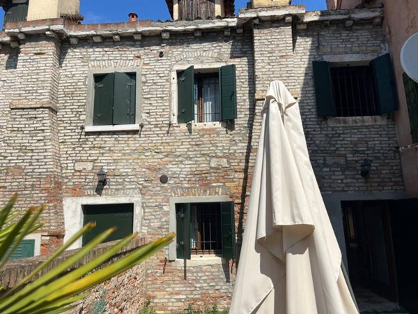 casa indipendente in vendita a Venezia in zona Sestiere Santa Croce