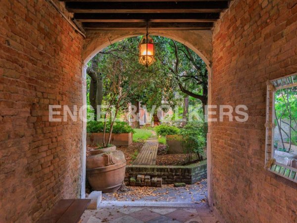 appartamento in vendita a Venezia in zona Sestiere Dorsoduro