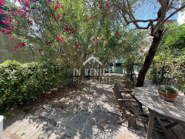 appartamento in vendita a Venezia in zona Lido di Venezia