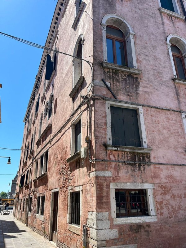 locale di sgombero in vendita a Venezia in zona Sestiere Dorsoduro