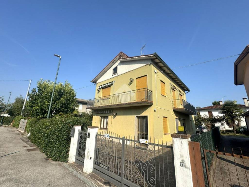 casa indipendente in vendita a Venezia in zona Zelarino