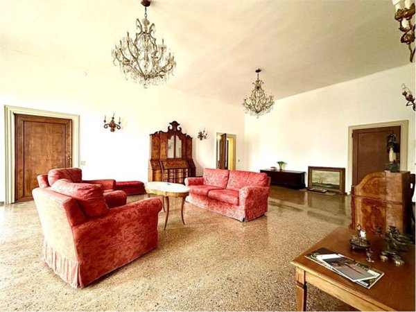 intera palazzina in vendita a Venezia in zona Sestiere San Marco