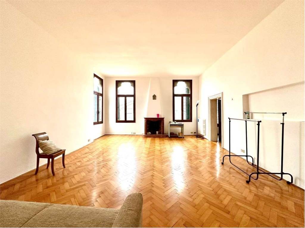 intera palazzina in vendita a Venezia in zona Sestiere San Marco