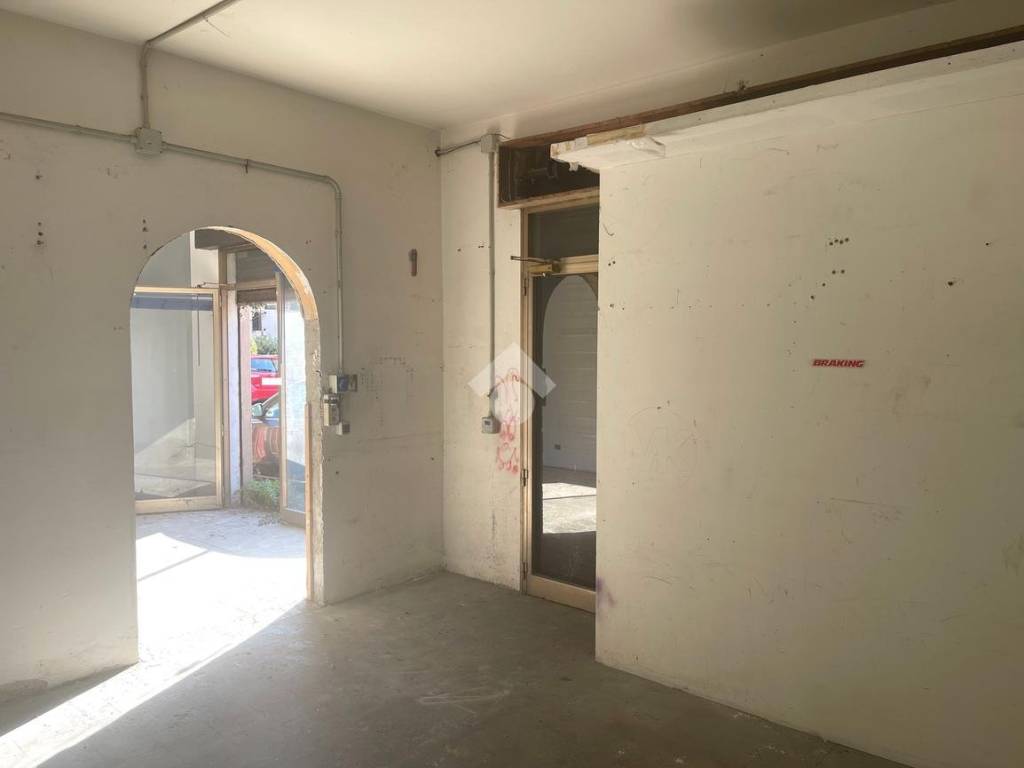 negozio in vendita a Venezia in zona Carpenedo