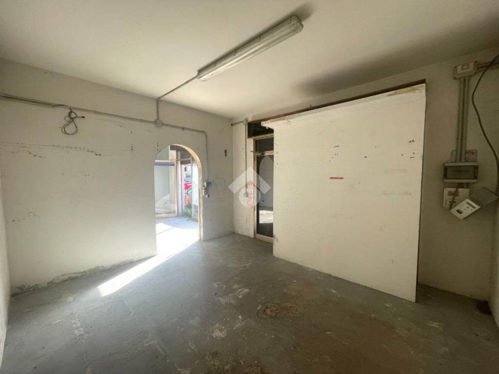 negozio in vendita a Venezia in zona Carpenedo