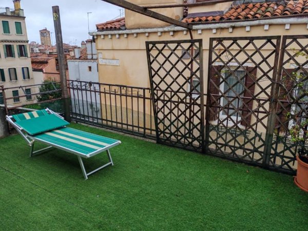 casa indipendente in vendita a Venezia in zona Sestiere Santa Croce