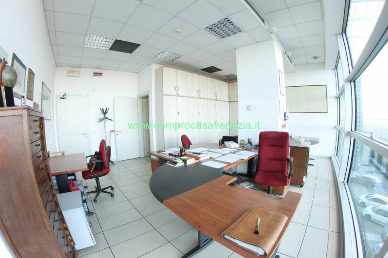 ufficio in vendita a Venezia in zona Marghera