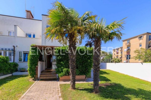 casa indipendente in vendita a Venezia in zona Lido di Venezia