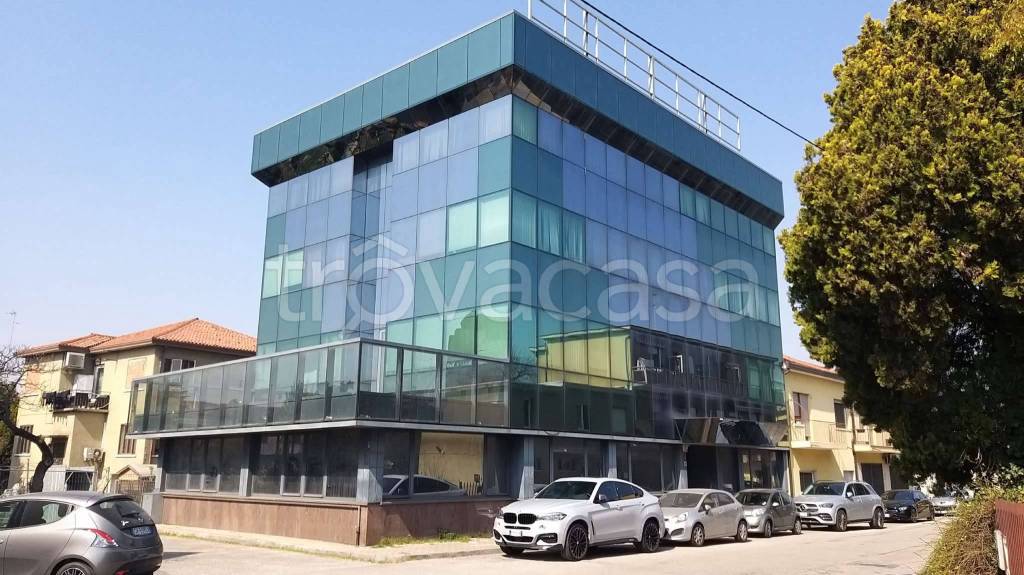 locale di sgombero in vendita a Venezia in zona Mestre